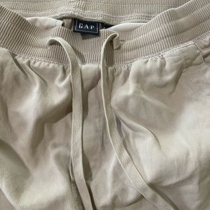 Gap Khaki Joggers ✨3 for $20✨